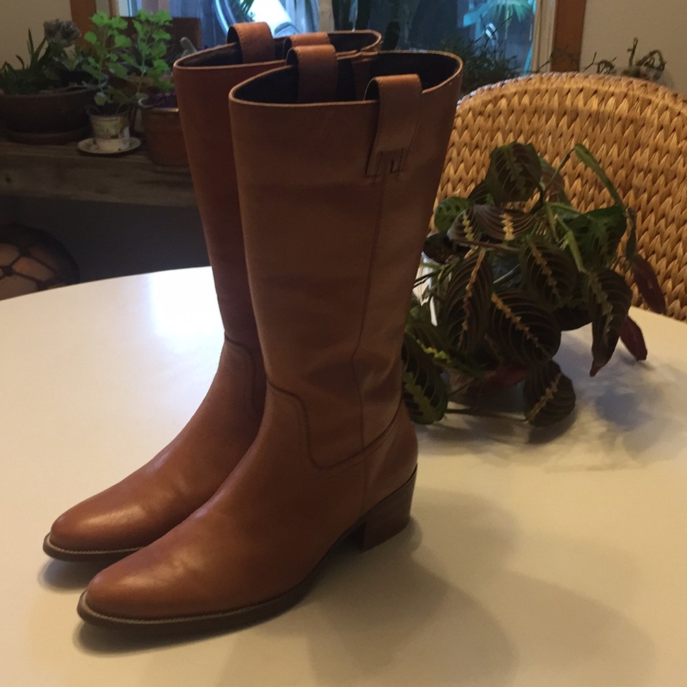 Bass boots